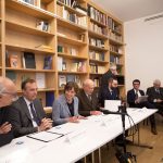 tavolo della conferenza