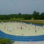 Ragazzi in pista atletica