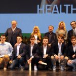 Il gruppo dei vincitori sul palco de La scala